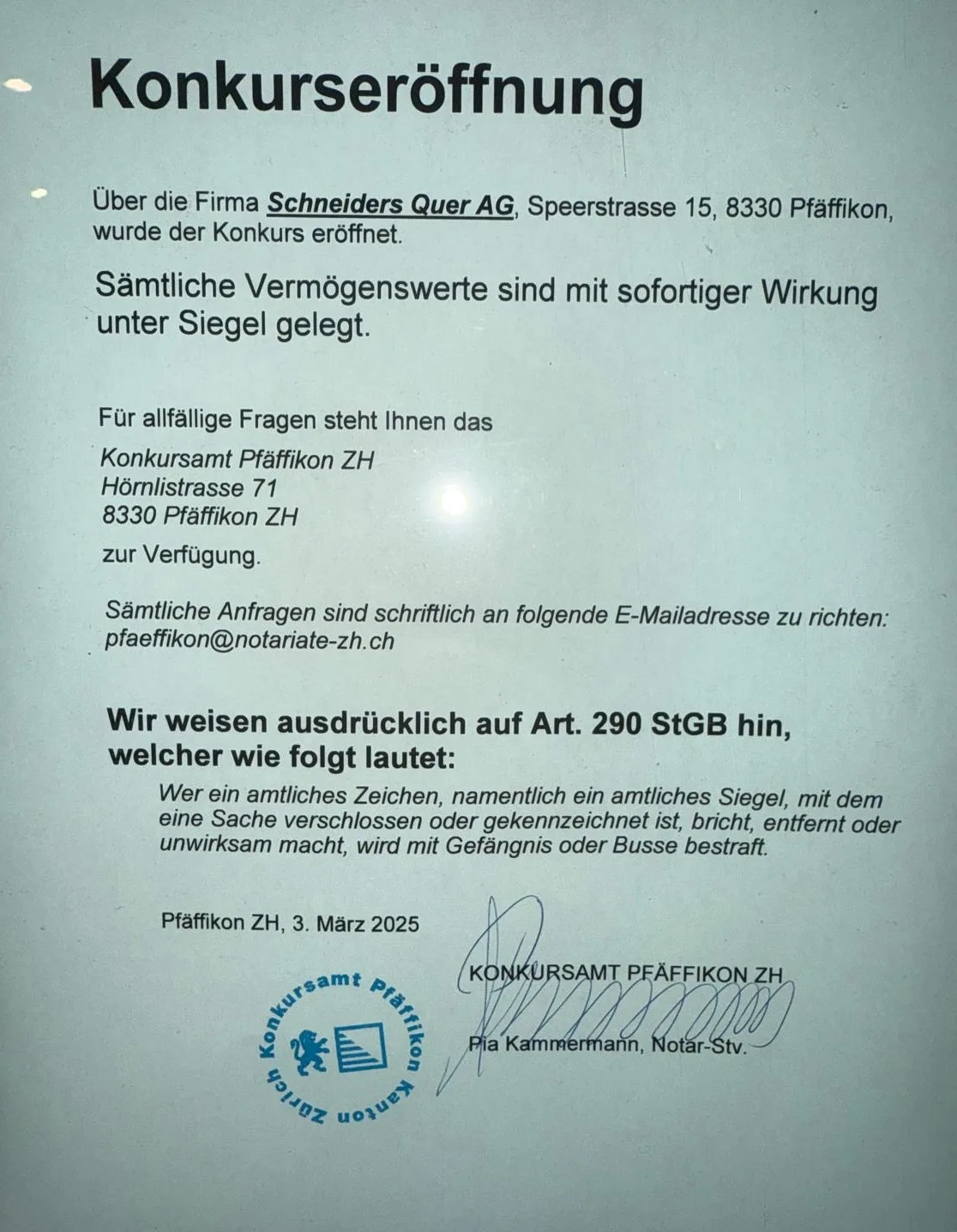 Ein A4-Blatt mit der Mitteilung der Konkurseröffnung.